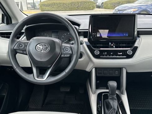Certified 2025 Toyota Corolla Cross LE w/ Moonroof Package image 7