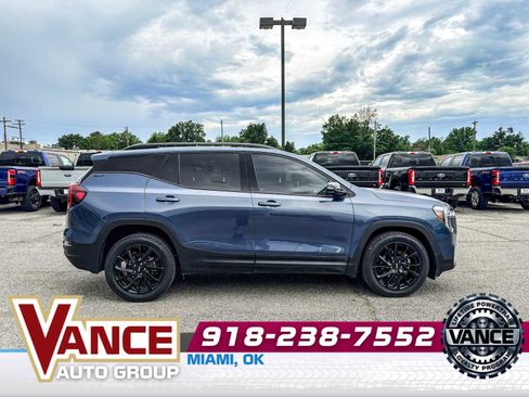 Used 2024 GMC Terrain SLT w/ Elevation Edition FWD image 8