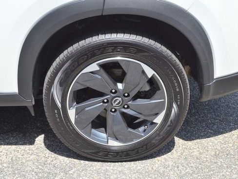 Used 2024 Nissan Rogue SV AWD/4WD image 12