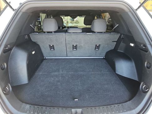 Used 2025 Chevrolet Equinox LT FWD image 12