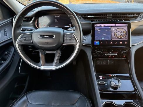 Used 2022 Jeep Grand Cherokee Limited image 22