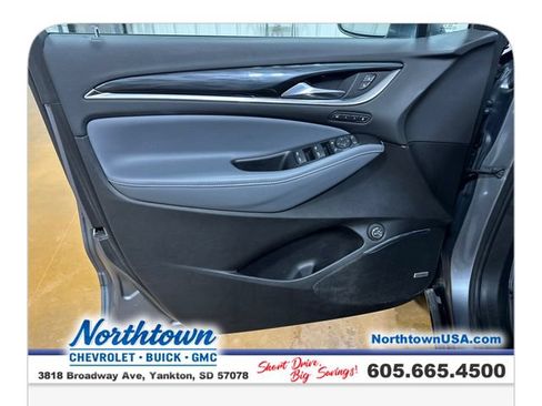 Used 2020 Buick Enclave Premium w/ Surround and Sites Package AWD/4WD image 11