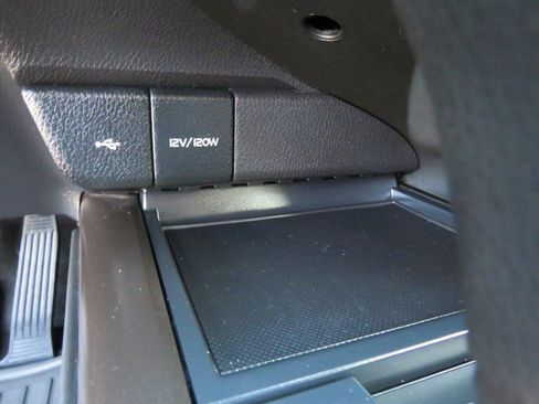 Certified 2022 Toyota Camry SE image 24