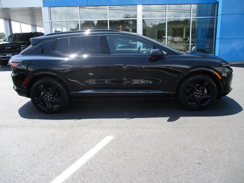 Used 2024 Chevrolet Equinox EV RS image 2