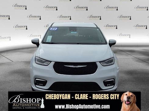 Used 2023 Chrysler Pacifica Touring-L FWD image 25