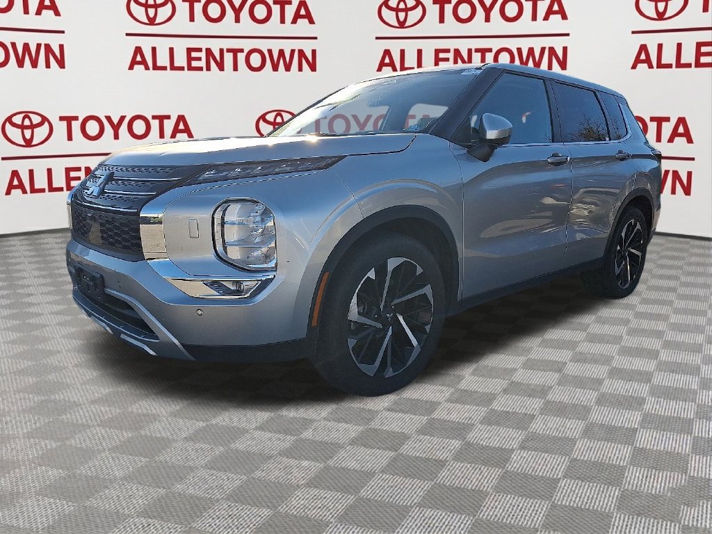 Used 2023 Mitsubishi Outlander SE Black Edition AWD/4WD image 3