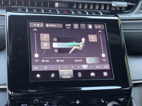 New 2025 Jeep Grand Cherokee Altitude image 16