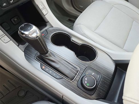 Used 2018 GMC Acadia SLT image 34