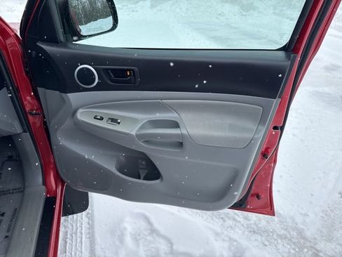 Used 2011 Toyota Tacoma 4x4 Access Cab w/ SR5 Pkg #2 image 12