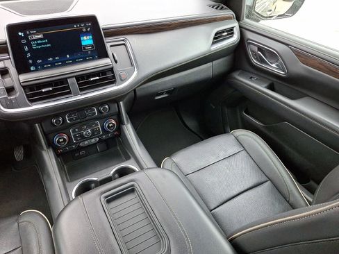 Used 2023 Chevrolet Suburban Premier image 12