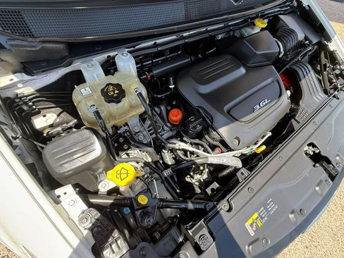 Used 2017 Chrysler Pacifica Touring-L w/ Tire & Wheel Group FWD image 24