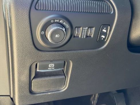 Used 2024 Jeep Wagoneer Series III AWD/4WD image 15