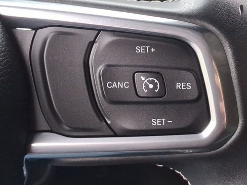 Used 2022 Jeep Wrangler Unlimited Sahara AWD/4WD image 22