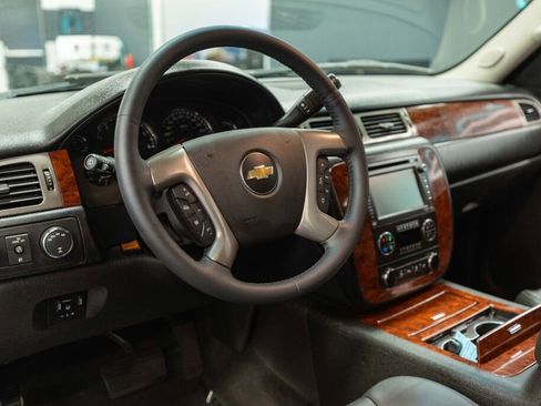 Used 2012 Chevrolet Suburban LTZ image 8