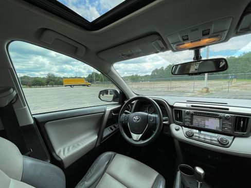 Used 2014 Toyota RAV4 Limited AWD/4WD image 32