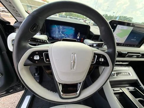 Used 2025 Lincoln Aviator AWD w/ Jet Appearance Package image 27