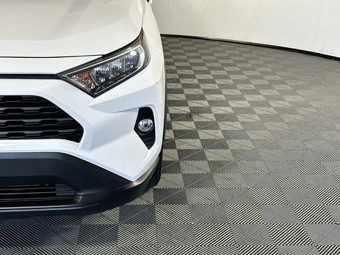 Used 2021 Toyota RAV4 XLE FWD image 9