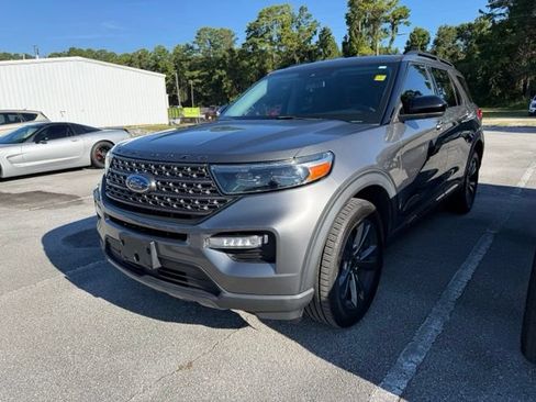 Used 2022 Ford Explorer XLT w/ Equipment Group 202A AWD/4WD image 1