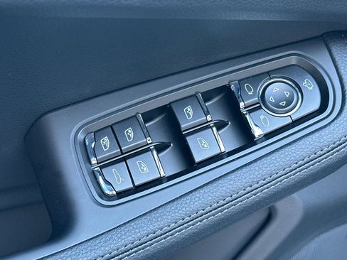 New 2026 Porsche Macan image 13