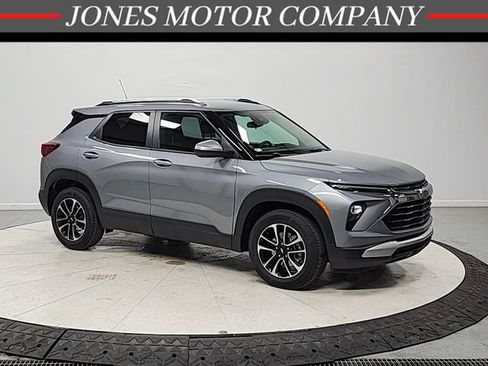 Used 2026 Chevrolet TrailBlazer LT FWD image 1