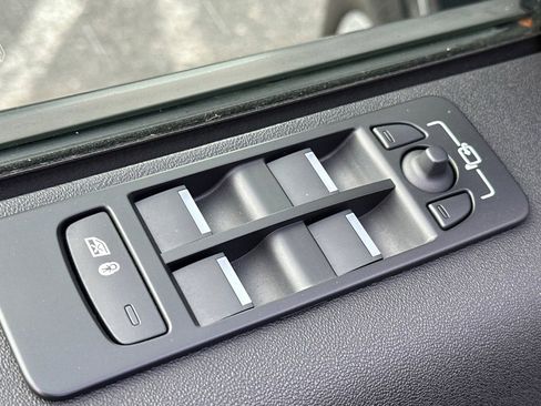 Used 2023 Land Rover Discovery Sport S R-Dynamic image 15