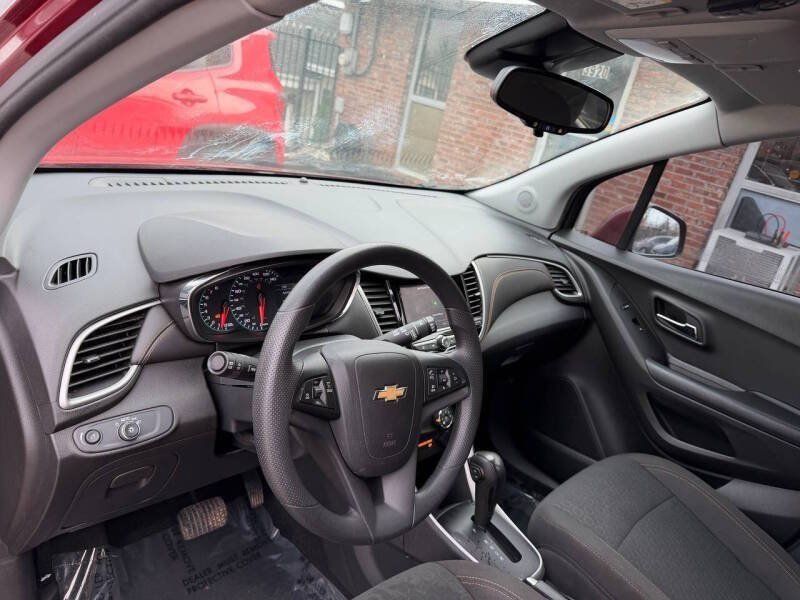 Used 2021 Chevrolet Trax LS FWD image 15