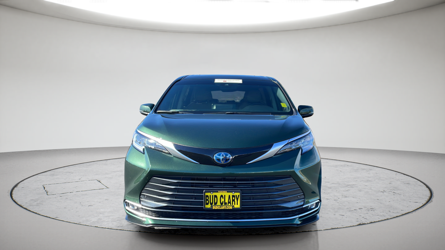 Certified 2023 Toyota Sienna Limited AWD/4WD image 2