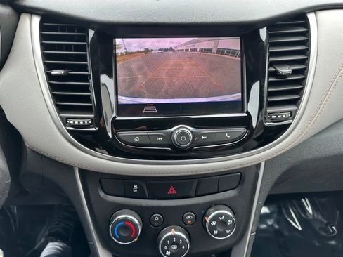 Used 2022 Chevrolet Trax LS w/ Tint and Cruise Package image 17