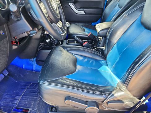 Used 2016 Jeep Wrangler Sahara w/ Connectivity Group image 8