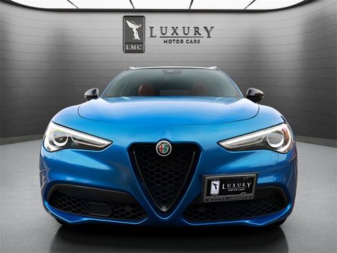 Used 2023 Alfa Romeo Stelvio Veloce image 4