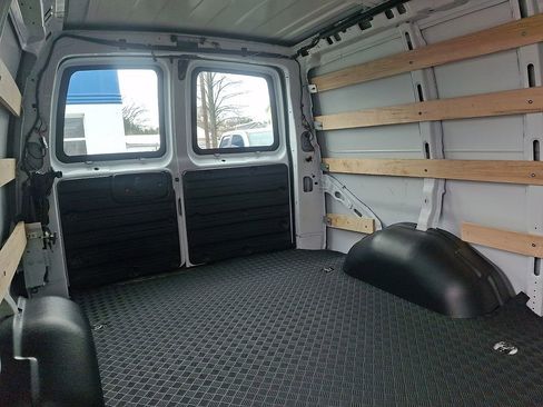 Used 2024 GMC Savana 2500 w/ Driver Convenience Package image 11