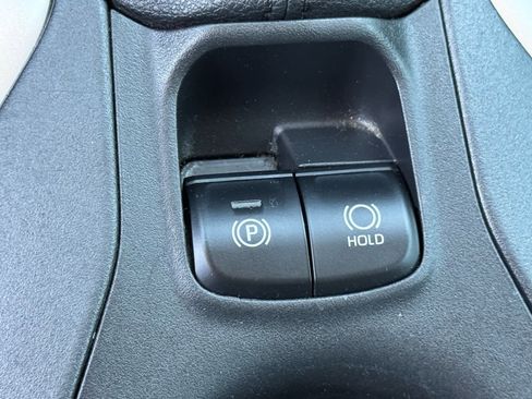 Used 2022 Toyota Corolla Cross LE image 24