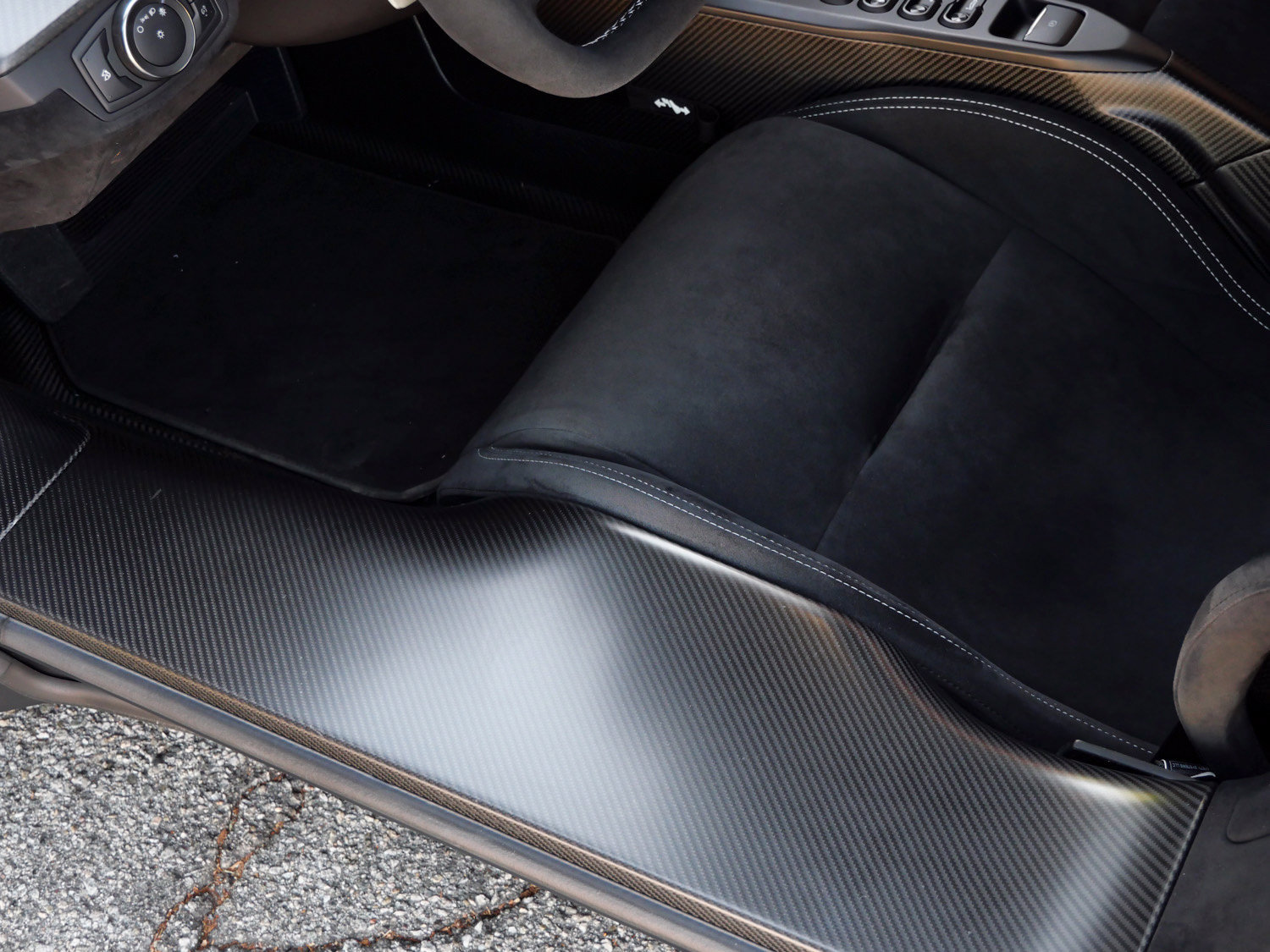 Used 2020 Ford GT Carbon Series RWD image 15