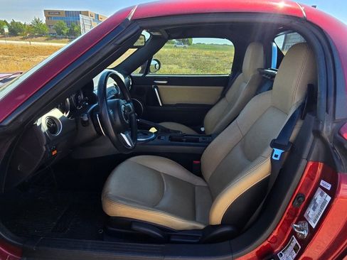 Used 2010 MAZDA MX-5 Miata Grand Touring w/ Premium Pkg RWD image 11