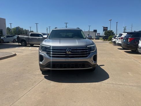New 2026 Volkswagen Atlas SE FWD image 2