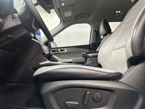 Used 2021 Ford Explorer XLT w/ Equipment Group 202A RWD image 26