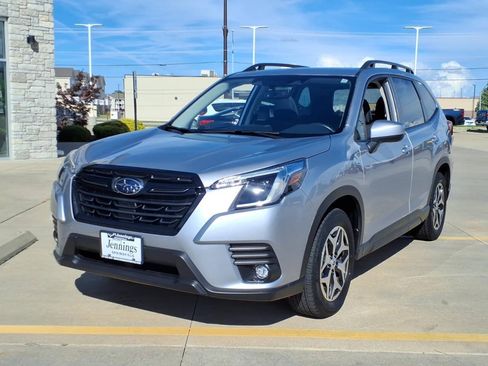 Used 2024 Subaru Forester Premium AWD/4WD image 2