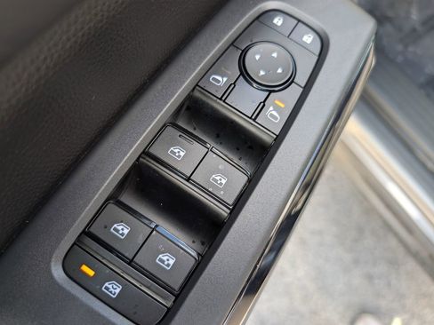 Used 2024 Nissan Pathfinder S AWD/4WD image 16