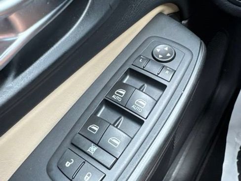Used 2016 Jeep Cherokee Limited FWD image 17