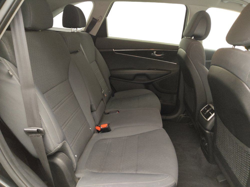 Used 2016 Kia Sorento AWD image 19