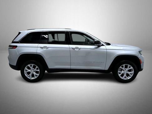 Used 2023 Jeep Grand Cherokee Limited AWD/4WD image 4