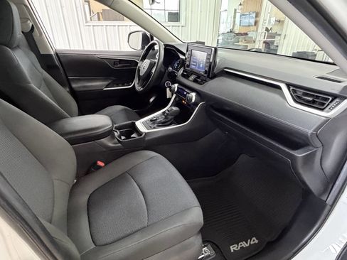 Used 2020 Toyota RAV4 LE image 38