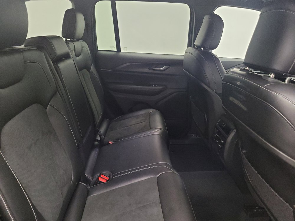 Used 2023 Jeep Grand Cherokee Altitude AWD/4WD image 19