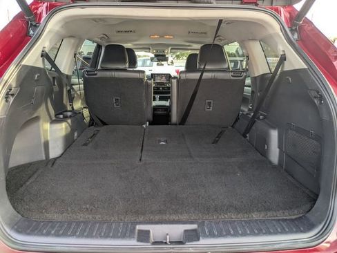 Used 2022 Toyota Highlander XLE image 31