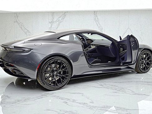 Used 2024 Aston Martin DB12 Coupe image 19