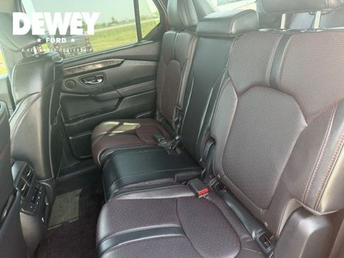 Used 2025 Honda Pilot Black Edition image 27