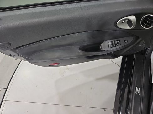 Used 2013 Nissan 370Z Touring w/ Sport Pkg RWD image 11