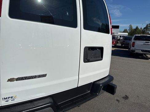 Used 2023 Chevrolet Express 2500 w/ Driver Convenience Package image 26