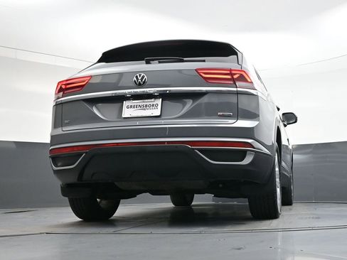 Used 2022 Volkswagen Atlas Cross Sport SE w/ Panoramic Sunroof Package image 37