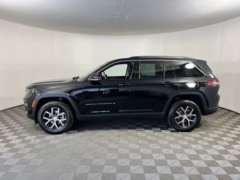 Used 2023 Jeep Grand Cherokee Limited AWD/4WD image 4